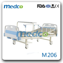 Hospital médico Duas manivelas / Duas funções de cama hospitalar manual para venda M206